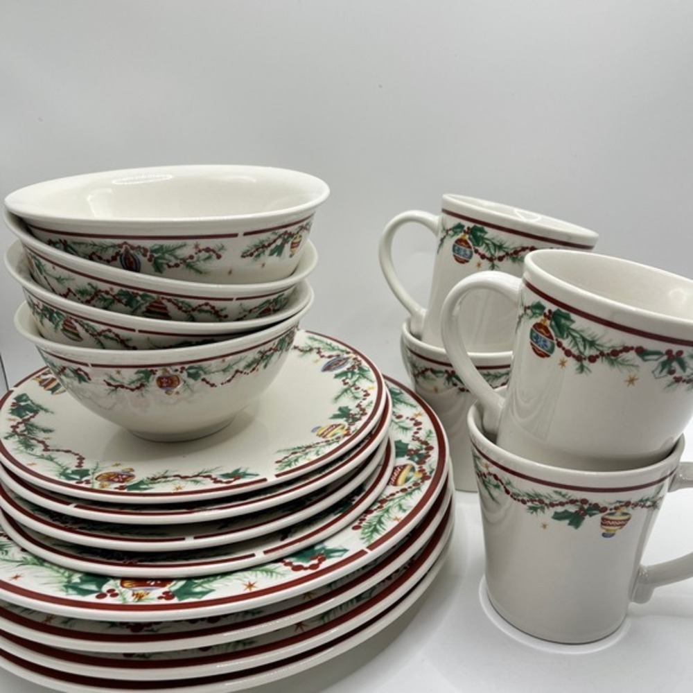 Farberware Holiday Traditions 16 Piece Dinnerware Set Service for 4 Stoneware